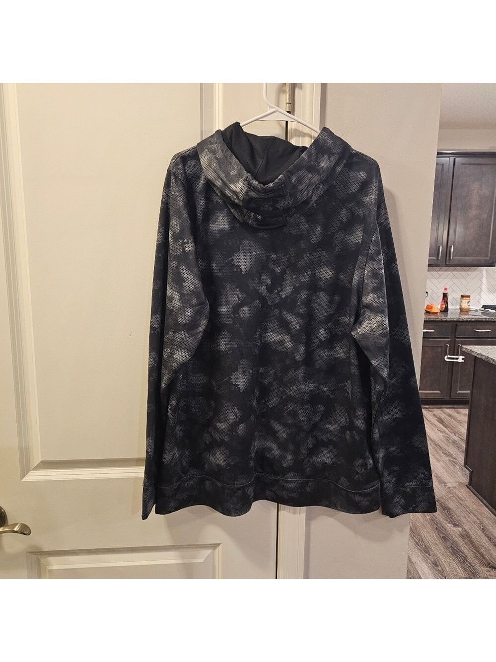 Under Armour Mens Hoodie Size XL - Picture 3 of 4